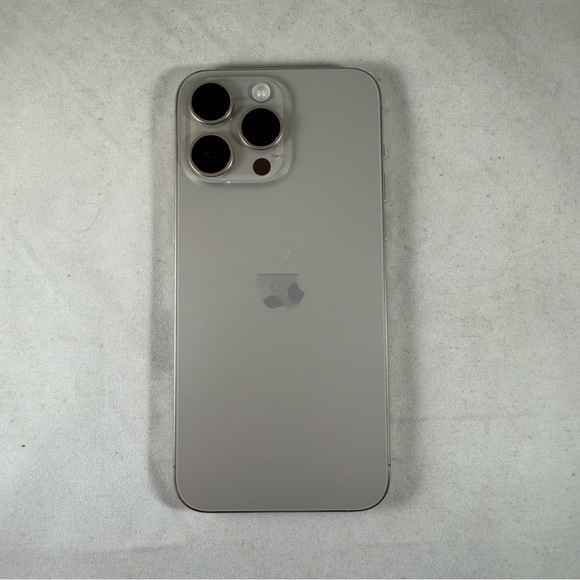 Apple iPhone 15 Pro Max - 512 GB - Natural Titanium (Unlocked) - Picture 2 of 12